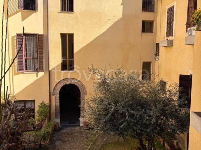 Appartamento in affitto a Roma vicolo Scanderbeg, arredato, ascensore, riscaldamento centralizzato TrovaCasa