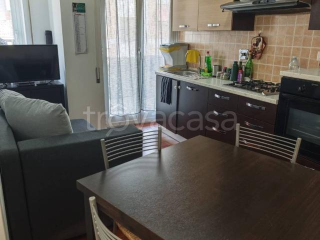 Appartamento in affitto a Roma, arredato, zona servita, balcone TrovaCasa
