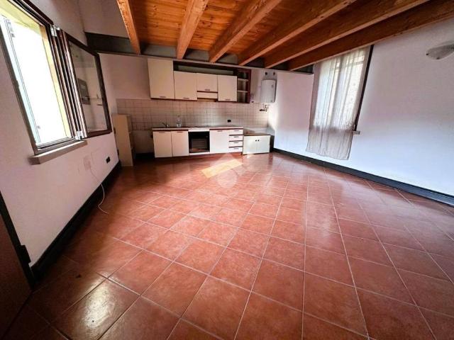 Appartamento in affitto a Roncoferraro MN