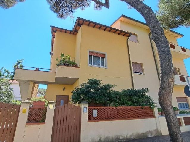 Appartamento in affitto a Rosignano Marittimo via Filippo Corridoni, arredato, terrazzo, buono stato TrovaCasa