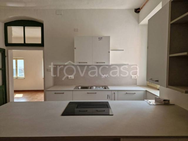 Appartamento in affitto a Rovereto via Mercerie, riscaldamento autonomo, parzialmente arredato, centrale TrovaCasa