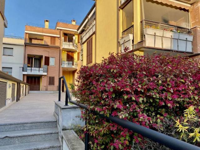 Appartamento in affitto a Rozzano MI