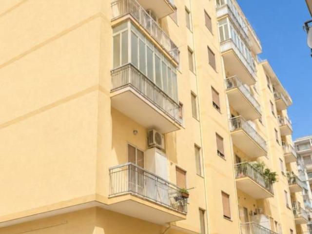 Appartamento in affitto a Salerno via Caterina Farina, 25, arredato, luminoso, cucina semiabitabile TrovaCasa