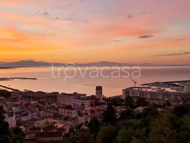 Appartamento in affitto a Salerno via Giuseppe Paesano, 43, arredato, giardino, vista mare TrovaCasa