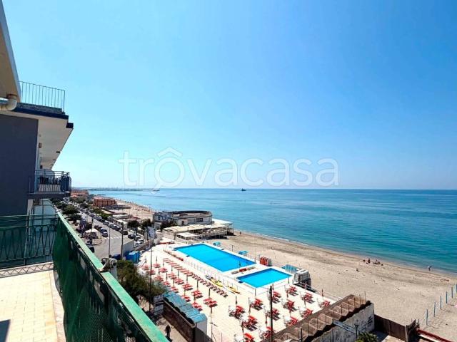Appartamento in affitto a Salerno via Lungomare Cristoforo Colombo, 331, non arredato/vuoto, terrazzo, vista mare TrovaCasa