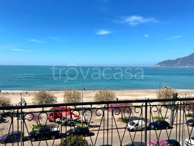 Appartamento in affitto a Salerno via Leucosia, arredato, fronte mare, vista panoramica TrovaCasa