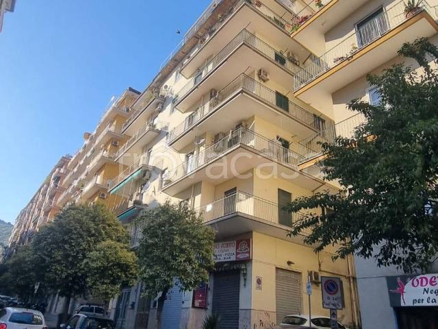Appartamento in affitto a Salerno via Lorenzo Cavaliero, 26, non arredato/vuoto, centrale, balcone TrovaCasa