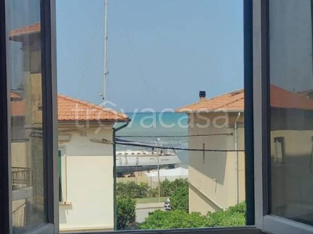 Appartamento in affitto a San Vincenzo via vittorio emanuele II, arredato, terrazzo, vista mare TrovaCasa