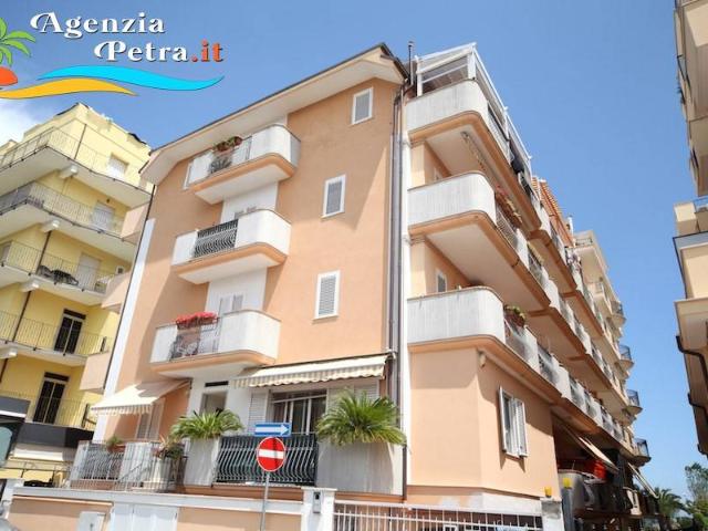 Appartamento in affitto a San Benedetto del Tronto via Clara Maffei, 97, terrazzo, vista mare, ascensore TrovaCasa