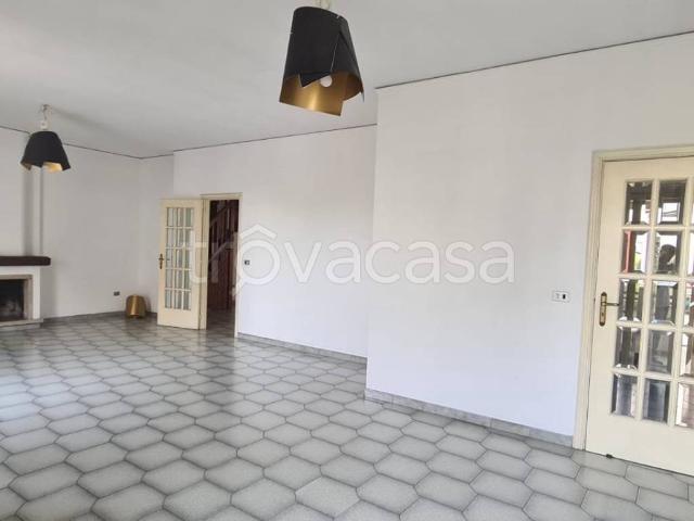 Appartamento in affitto a San Paolo Bel Sito piazza Castelnuovo delle Lanze, non arredato/vuoto, terrazzo, caminetto TrovaCasa
