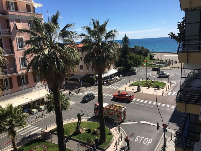 Appartamento in affitto a Sanremo sanremo Mombello,72, arredato, ascensore, ristrutturato TrovaCasa