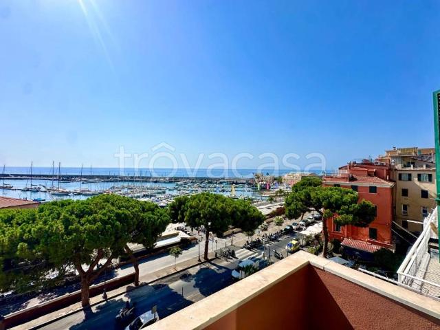 Appartamento in affitto a Sanremo piazza Sardi, 9, Porto Vecchio
