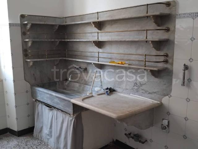 Appartamento in affitto a Santa Margherita Ligure corso Giacomo Matteotti, non arredato/vuoto, posto auto, senza ascensore TrovaCasa