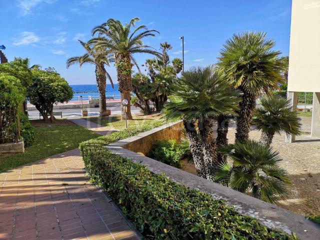 Appartamento in affitto a Santa Marinella via Aurelia, 365, arredato, fronte mare, ristrutturato TrovaCasa