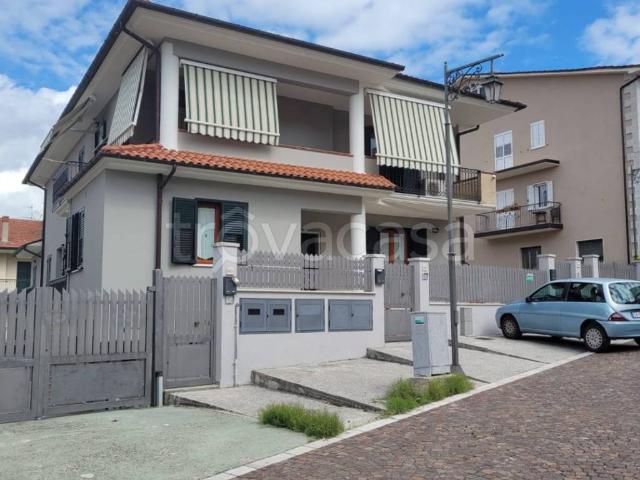Appartamento in affitto a Sant'Andrea di Conza via San Marco, 88, non arredato/vuoto, box, cucina abitabile TrovaCasa