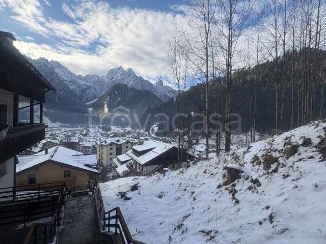 Appartamento in affitto a Santo Stefano di Cadore via Ante, arredato, posto auto, box TrovaCasa