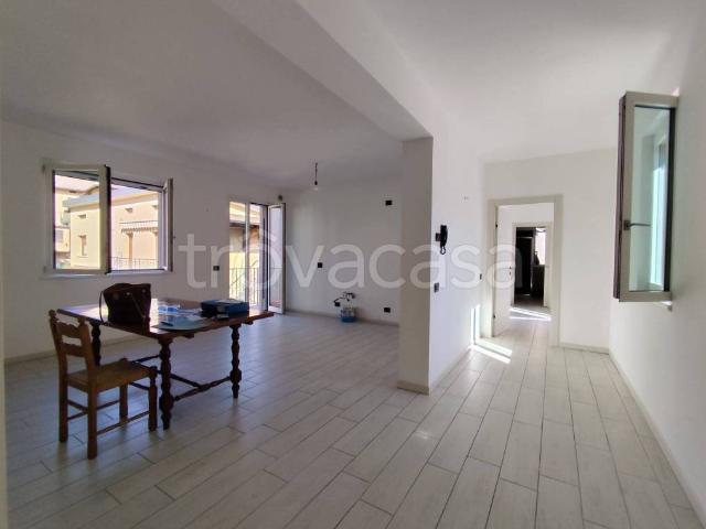 Appartamento in affitto a Sarnico viaspartana, non arredato/vuoto, giardino privato, terrazzo TrovaCasa