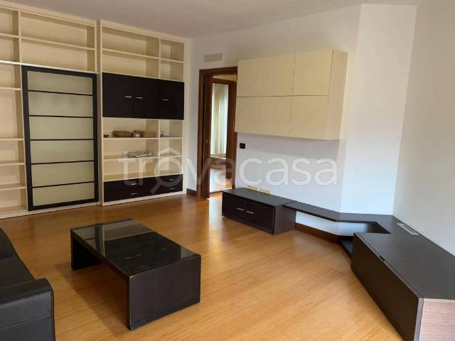 Appartamento in affitto a Saronno via Giosuè Carducci, arredato, box, terrazzo TrovaCasa