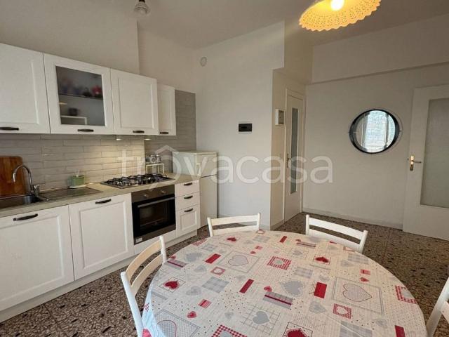 Appartamento in affitto a Savona corso Tardy e Benech, arredato, ascensore, balcone TrovaCasa
