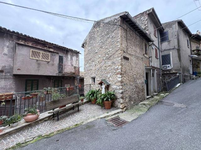 Appartamento in affitto a Scandriglia RI