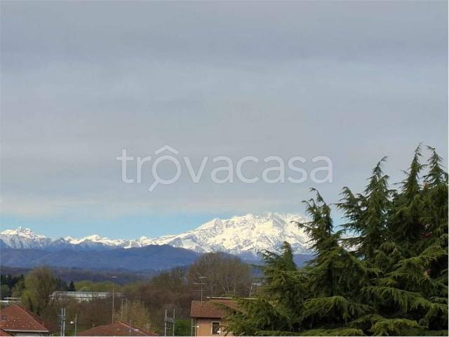Appartamento in affitto a Sesto Calende piazza Mazzini, xx, centrale, balcone TrovaCasa