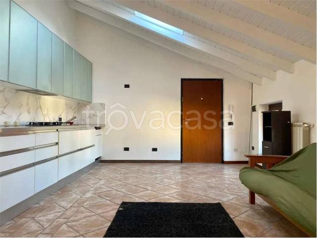 Appartamento in affitto a Sesto Calende piazza berera, 18, arredato, cucina a vista, cucina abitabile TrovaCasa