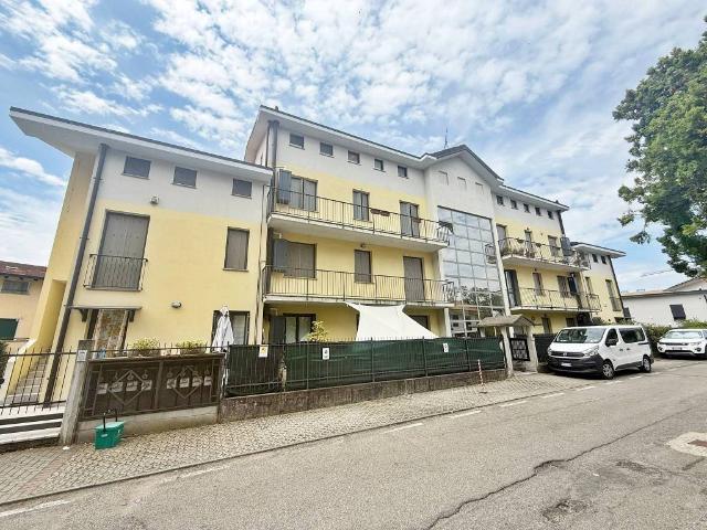 Appartamento in affitto a Sesto Calende via Montrucco, 11, arredato, balcone, cucina abitabile TrovaCasa