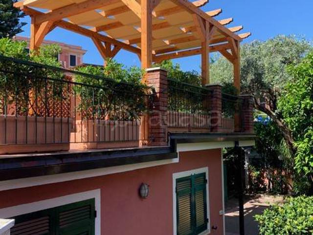 Appartamento in affitto a Sestri Levante via Stati Uniti, arredato, giardino, terrazzo TrovaCasa