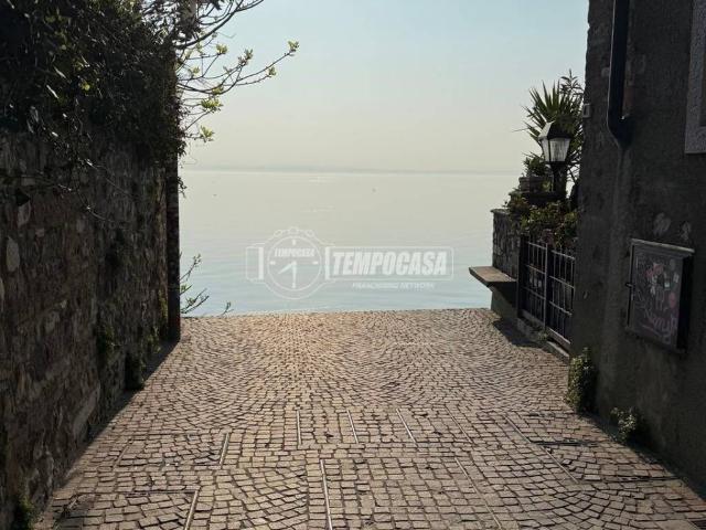 Appartamento in affitto a Sirmione via Gaetano Bocchio 2, arredato, ristrutturato, centrale TrovaCasa