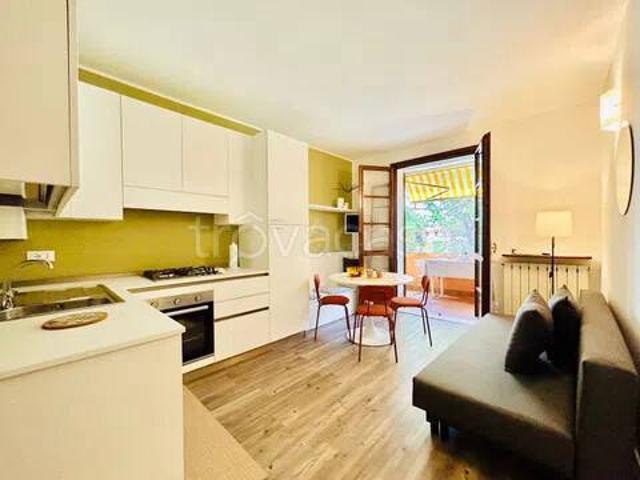 Appartamento in affitto a Sirmione via Salvo d'Acquisto, centrale, piscina, balcone TrovaCasa
