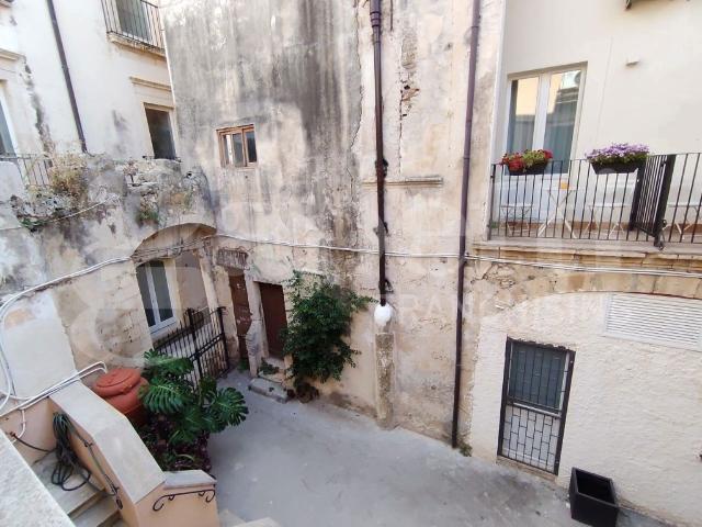 Appartamento in affitto a Siracusa, arredato, terrazzo, centrale TrovaCasa