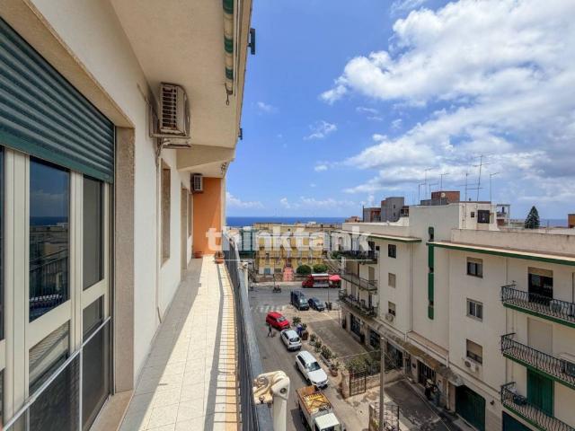 Appartamento in affitto a Siracusa viale tunisi, arredato, vista mare, contesto signorile TrovaCasa