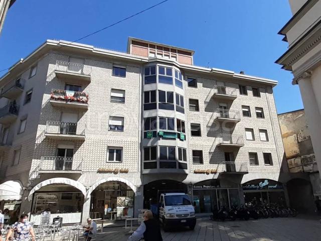 Appartamento in affitto a Sondrio galleria Campello, 12, arredato, riscaldamento centralizzato, luminoso TrovaCasa