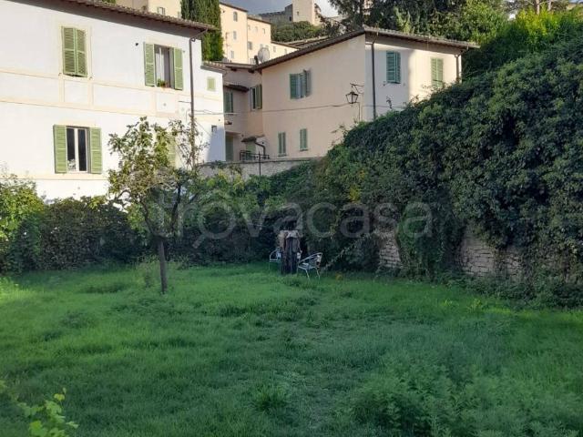 Appartamento in affitto a Spoleto via Ponzianina, giardino, parzialmente arredato, luminoso TrovaCasa