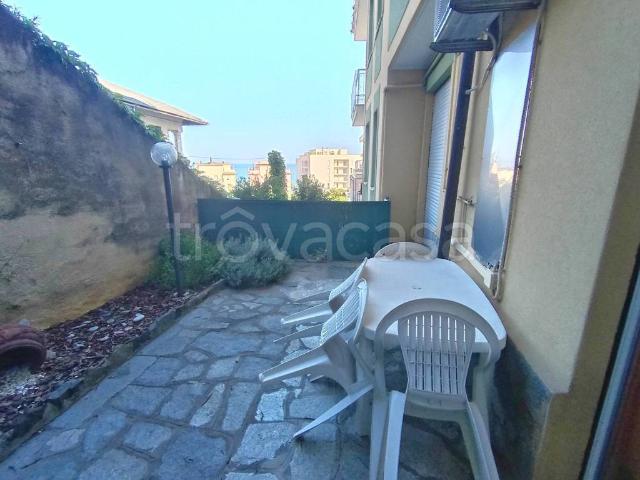 Appartamento in affitto a Spotorno via Laiolo, 8, giardino privato, terrazzo, ristrutturato TrovaCasa