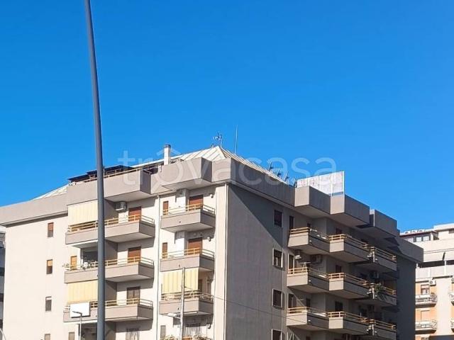 Appartamento in affitto a Taranto via Lazio, 113, arredato, ascensore, vasca idromassaggio TrovaCasa