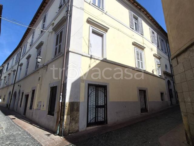 Appartamento in affitto a Tarquinia via Vitelleschi, arredato, immobile di prestigio, caminetto TrovaCasa