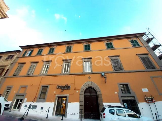 Appartamento in affitto a Tarquinia piazza del Duomo, arredato, angolo cottura, box doccia TrovaCasa