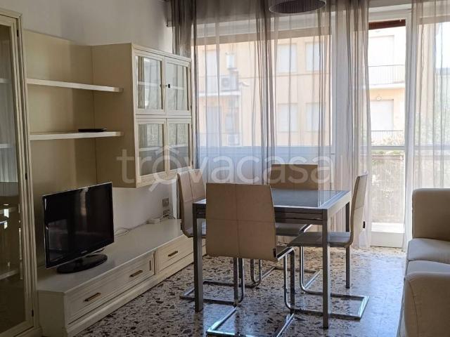 Appartamento in affitto a Terracina via Francesco Petrarca, arredato, centrale, lavastoviglie TrovaCasa