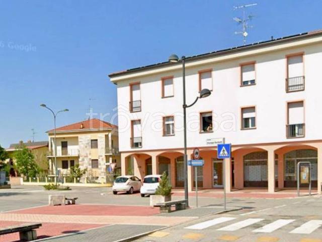 Appartamento in affitto a Terre del Reno piazza Giuseppe Garibaldi