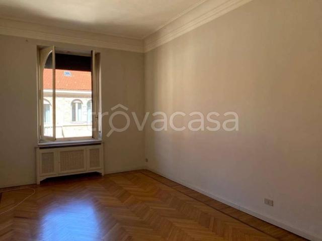 Appartamento in affitto a Torino via Colombo 7, parzialmente arredato, ascensore, lavanderia TrovaCasa