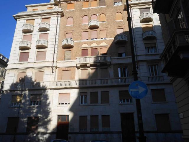 Appartamento in affitto a Torino via Confienza, 15, non arredato/vuoto, buono stato, video citofono TrovaCasa
