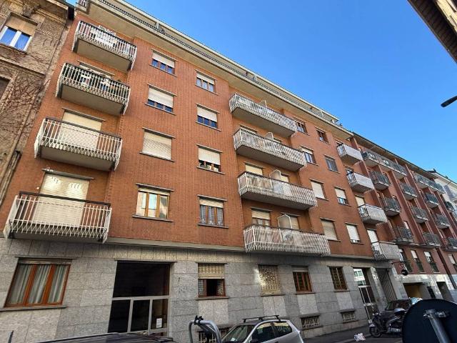 Appartamento in affitto a Torino via Antonio Rosmini, 7, arredato, doppia esposizione, libero subito TrovaCasa