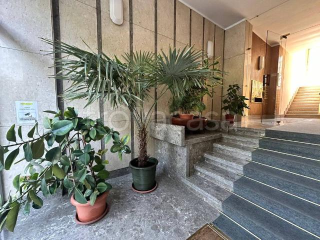 Appartamento in affitto a Torino via Arnaldo da Brescia, non arredato/vuoto, terrazzo, ascensore TrovaCasa