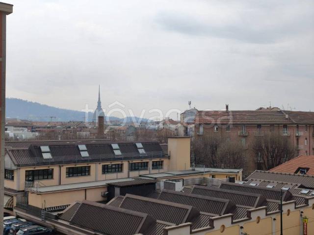 Appartamento in affitto a Torino via Bologna, 35, non arredato/vuoto, posto auto, terrazzo TrovaCasa
