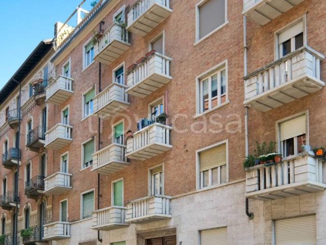 Appartamento in affitto a Torino via Giuseppe Piazzi, 15, arredato, doppia esposizione, parquet TrovaCasa