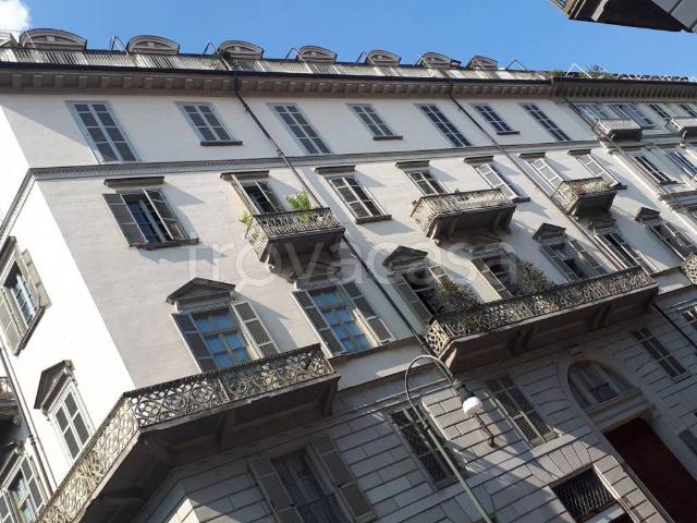 Appartamento in affitto a Torino via della Rocca, 12, arredato, ascensore, ultimo piano TrovaCasa