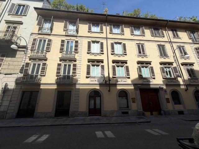 Appartamento in affitto a Torino via della Rocca, 34, arredato, luminoso TrovaCasa