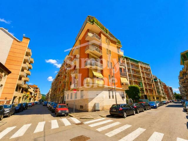 Appartamento in affitto a Torino via Lesegno, 55, non arredato/vuoto, ascensore, doppia esposizione TrovaCasa