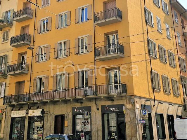 Appartamento in affitto a Torino via Luigi Cibrario, 27, arredato, ascensore, riscaldamento centralizzato TrovaCasa